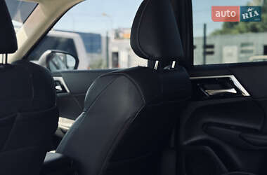 Внедорожник / Кроссовер Mitsubishi Outlander 2022 в 