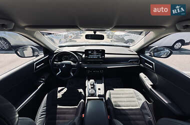 Внедорожник / Кроссовер Mitsubishi Outlander 2022 в 