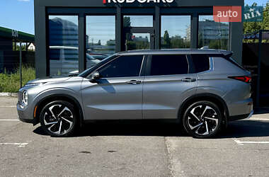 Внедорожник / Кроссовер Mitsubishi Outlander 2022 в 