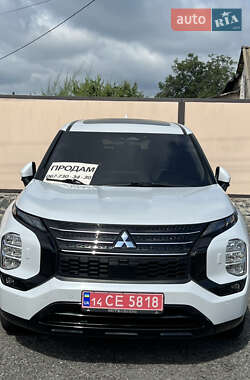 Внедорожник / Кроссовер Mitsubishi Outlander 2023 в Днепре