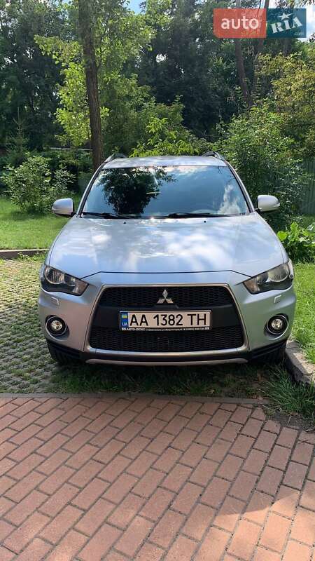 Mitsubishi Outlander 2011