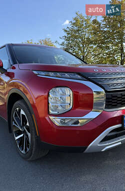 Внедорожник / Кроссовер Mitsubishi Outlander 2023 в 