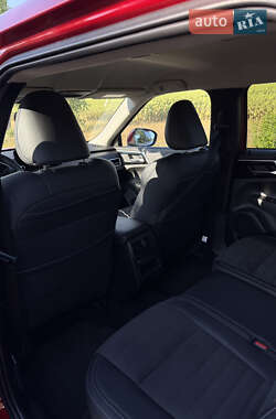 Внедорожник / Кроссовер Mitsubishi Outlander 2023 в 