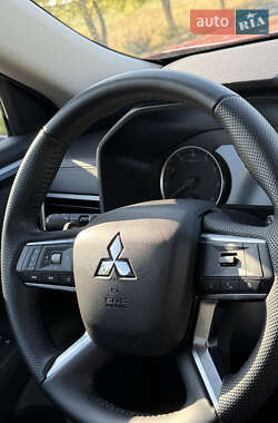 Внедорожник / Кроссовер Mitsubishi Outlander 2023 в 