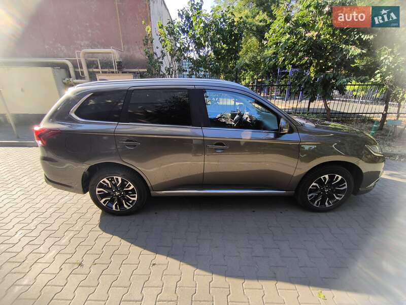 Внедорожник / Кроссовер Mitsubishi Outlander 2018 в Одессе фото 2 Внедорожник / Кроссовер Mitsubishi Outlander 2018 в Одессе