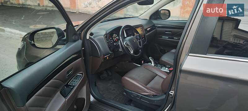 Внедорожник / Кроссовер Mitsubishi Outlander 2018 в Одессе фото 16 Внедорожник / Кроссовер Mitsubishi Outlander 2018 в Одессе
