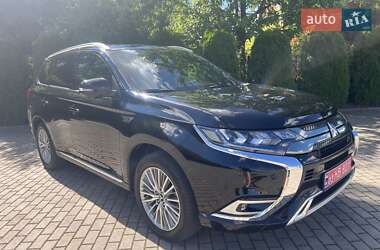 Позашляховик / Кросовер Mitsubishi Outlander 2020 в Львові