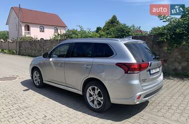 Внедорожник / Кроссовер Mitsubishi Outlander 2018 в 