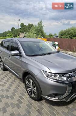 Внедорожник / Кроссовер Mitsubishi Outlander 2020 в 