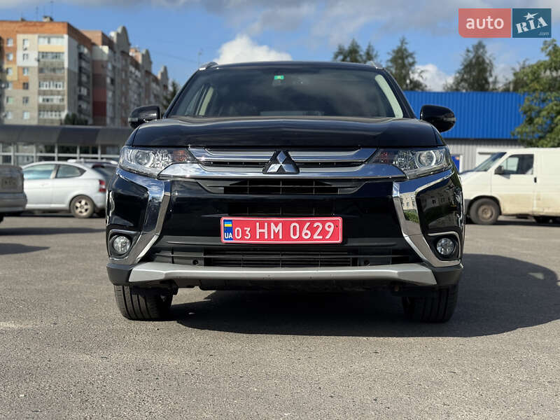 Внедорожник / Кроссовер Mitsubishi Outlander 2016 в Сумах