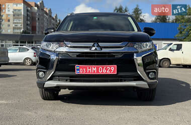 Внедорожник / Кроссовер Mitsubishi Outlander 2016 в 