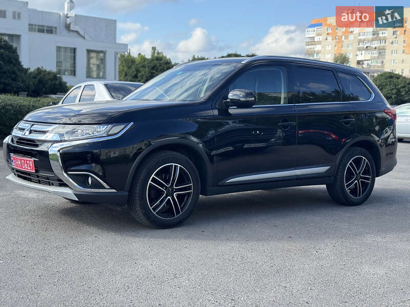 Внедорожник / Кроссовер Mitsubishi Outlander 2016 в Сумах