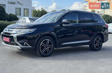 Внедорожник / Кроссовер Mitsubishi Outlander 2016 в 