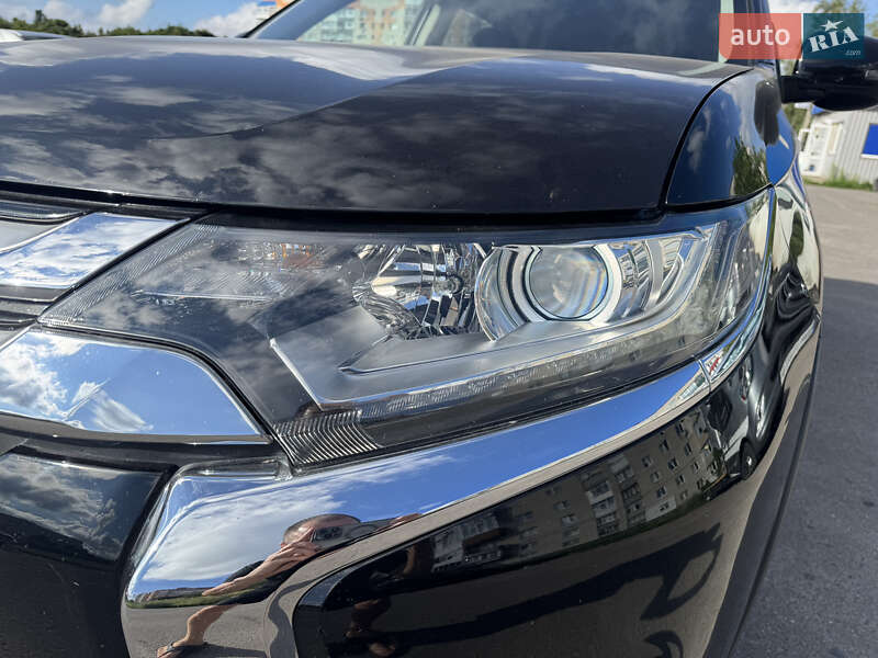 Внедорожник / Кроссовер Mitsubishi Outlander 2016 в Сумах