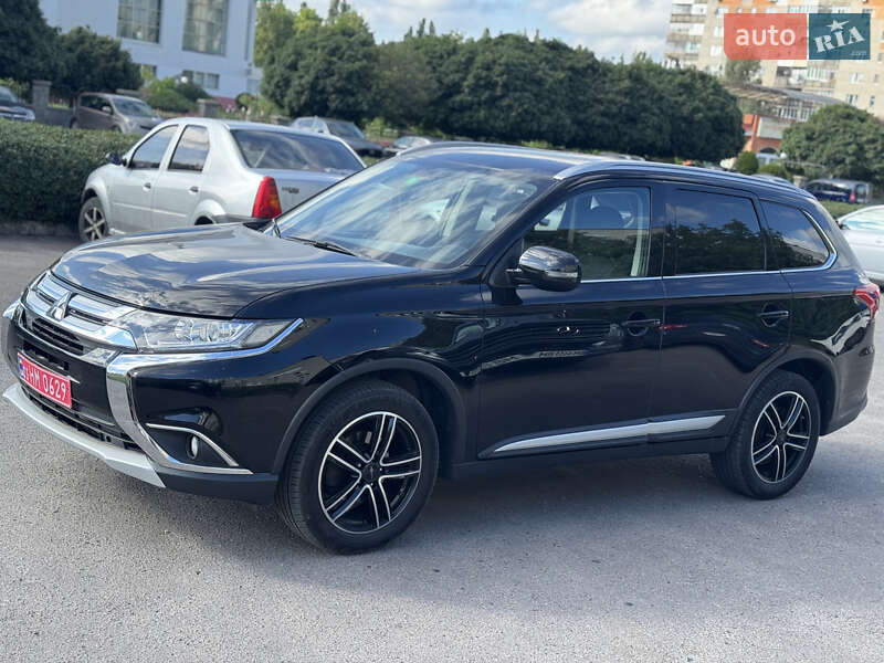 Внедорожник / Кроссовер Mitsubishi Outlander 2016 в Сумах