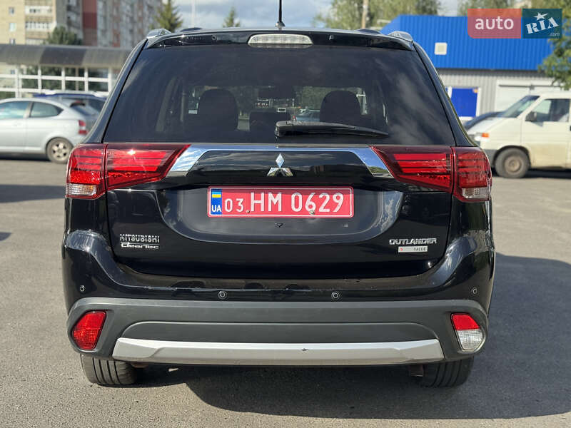 Внедорожник / Кроссовер Mitsubishi Outlander 2016 в Сумах