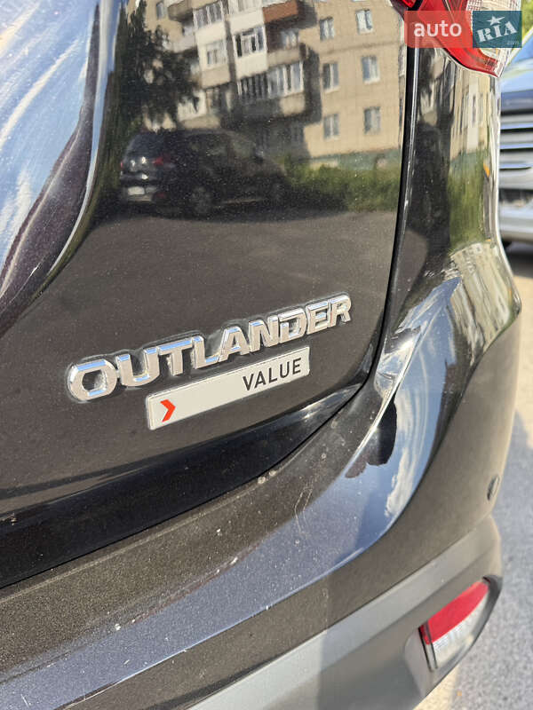 Внедорожник / Кроссовер Mitsubishi Outlander 2016 в Сумах