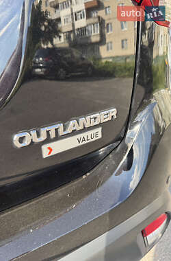 Внедорожник / Кроссовер Mitsubishi Outlander 2016 в 