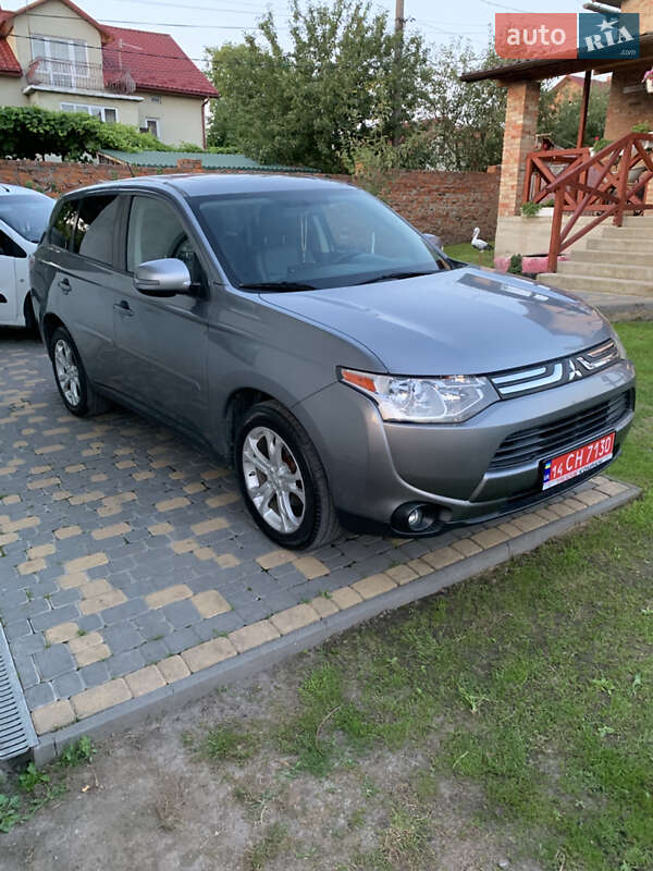 Внедорожник / Кроссовер Mitsubishi Outlander 2013 в Львове