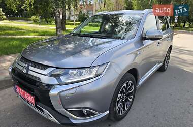 Позашляховик / Кросовер Mitsubishi Outlander 2016 в Житомирі