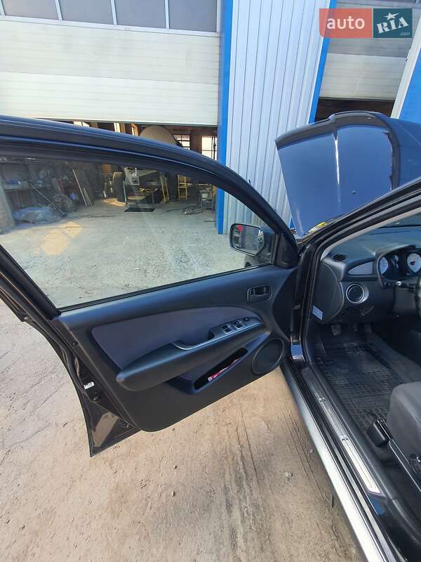 Внедорожник / Кроссовер Mitsubishi Outlander 2006 в Виннице фото 5 Внедорожник / Кроссовер Mitsubishi Outlander 2006 в Виннице