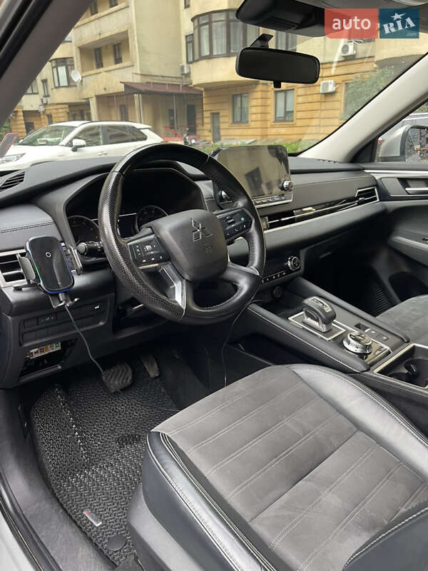 Внедорожник / Кроссовер Mitsubishi Outlander 2021 в Киеве