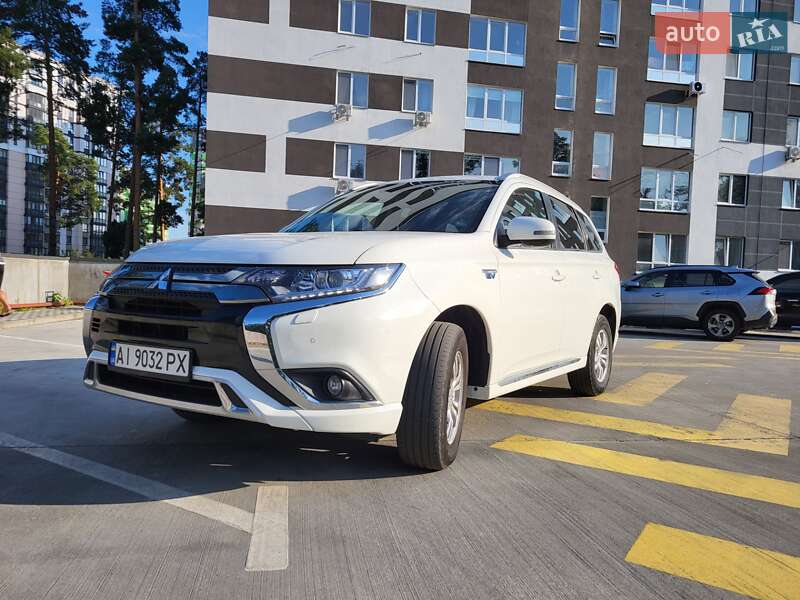 Позашляховик / Кросовер Mitsubishi Outlander 2019 в Ірпені