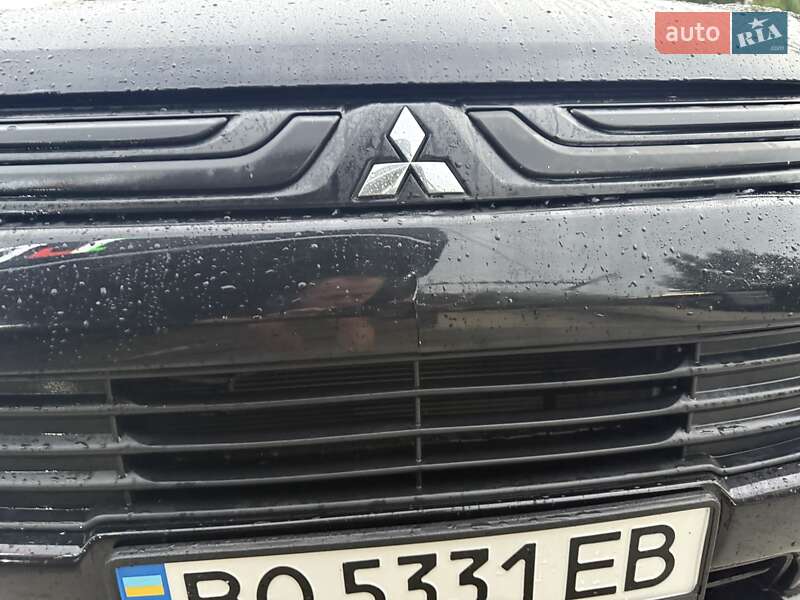 Внедорожник / Кроссовер Mitsubishi Outlander 2013 в Скале-Подольской