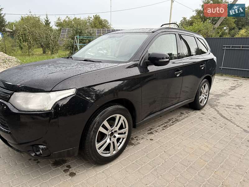 Внедорожник / Кроссовер Mitsubishi Outlander 2013 в Скале-Подольской