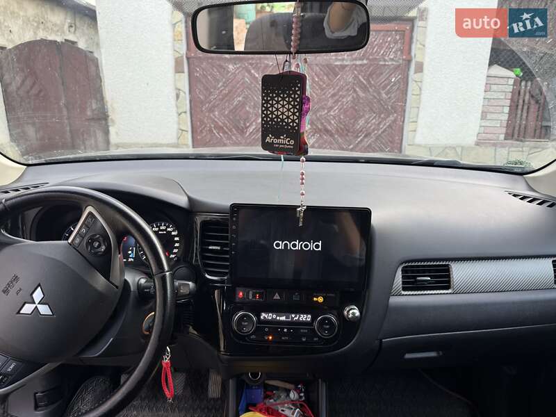 Внедорожник / Кроссовер Mitsubishi Outlander 2013 в Скале-Подольской