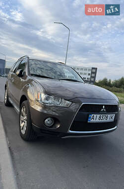 Внедорожник / Кроссовер Mitsubishi Outlander 2012 в Киеве