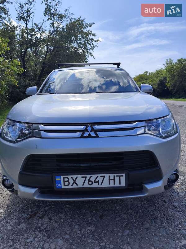 Внедорожник / Кроссовер Mitsubishi Outlander 2014 в Хмельницком