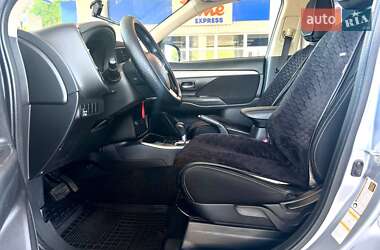 Внедорожник / Кроссовер Mitsubishi Outlander 2017 в 
