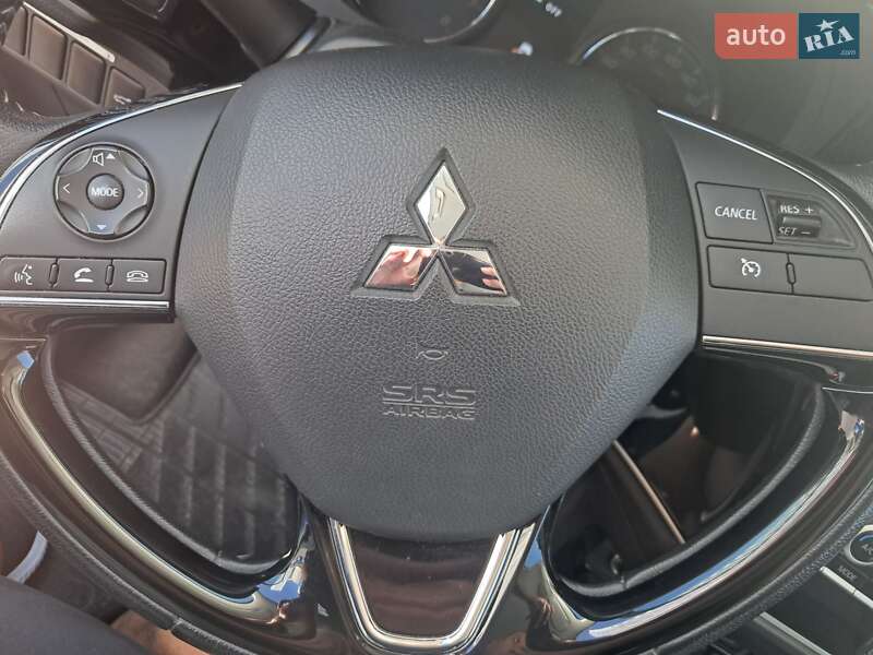 Внедорожник / Кроссовер Mitsubishi Outlander 2021 в Одессе