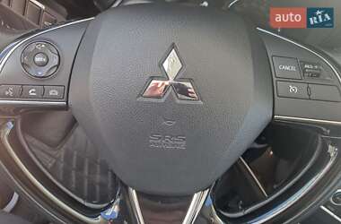Внедорожник / Кроссовер Mitsubishi Outlander 2021 в 