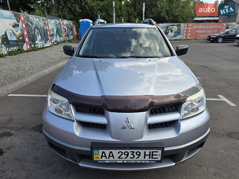 Позашляховик / Кросовер Mitsubishi Outlander 2008 в Києві
