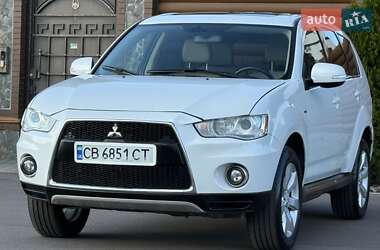 Внедорожник / Кроссовер Mitsubishi Outlander 2011 в 