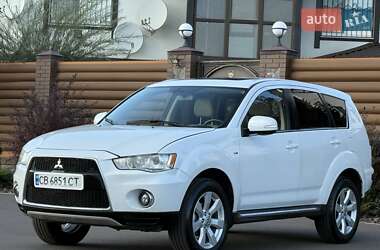 Внедорожник / Кроссовер Mitsubishi Outlander 2011 в 