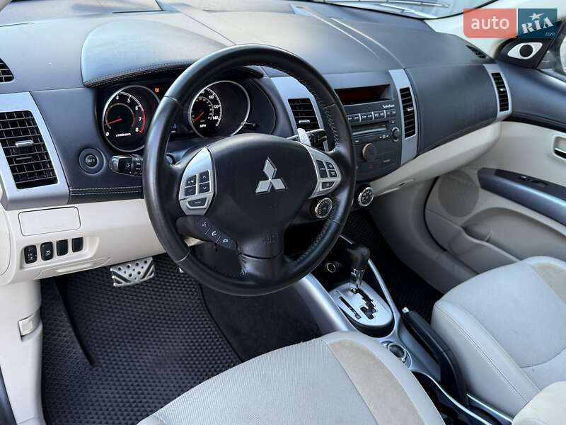 Внедорожник / Кроссовер Mitsubishi Outlander 2011 в Киеве