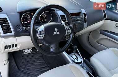Внедорожник / Кроссовер Mitsubishi Outlander 2011 в 