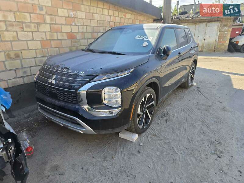 Внедорожник / Кроссовер Mitsubishi Outlander 2024 в Одессе