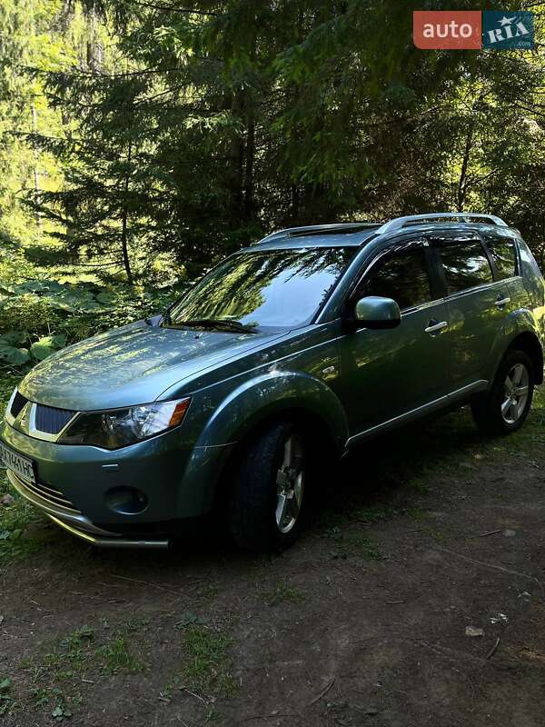Внедорожник / Кроссовер Mitsubishi Outlander 2008 в Андреевке