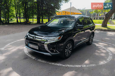 Внедорожник / Кроссовер Mitsubishi Outlander 2019 в Львове