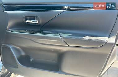 Внедорожник / Кроссовер Mitsubishi Outlander 2019 в 