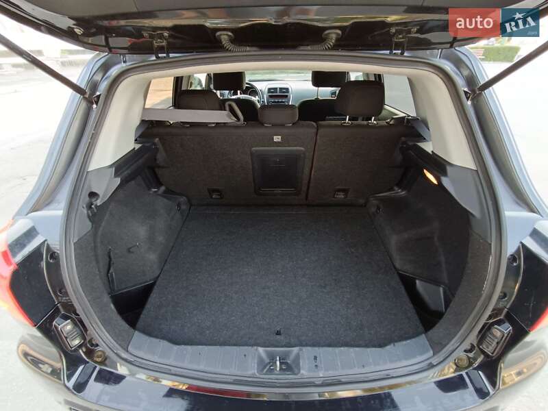 Позашляховик / Кросовер Mitsubishi Outlander 2010 в Полонному