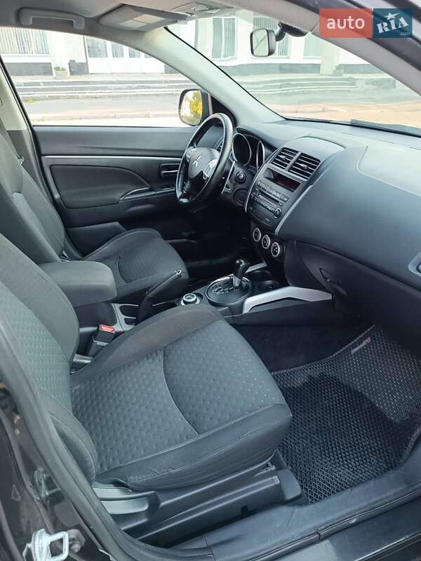 Позашляховик / Кросовер Mitsubishi Outlander 2010 в Полонному