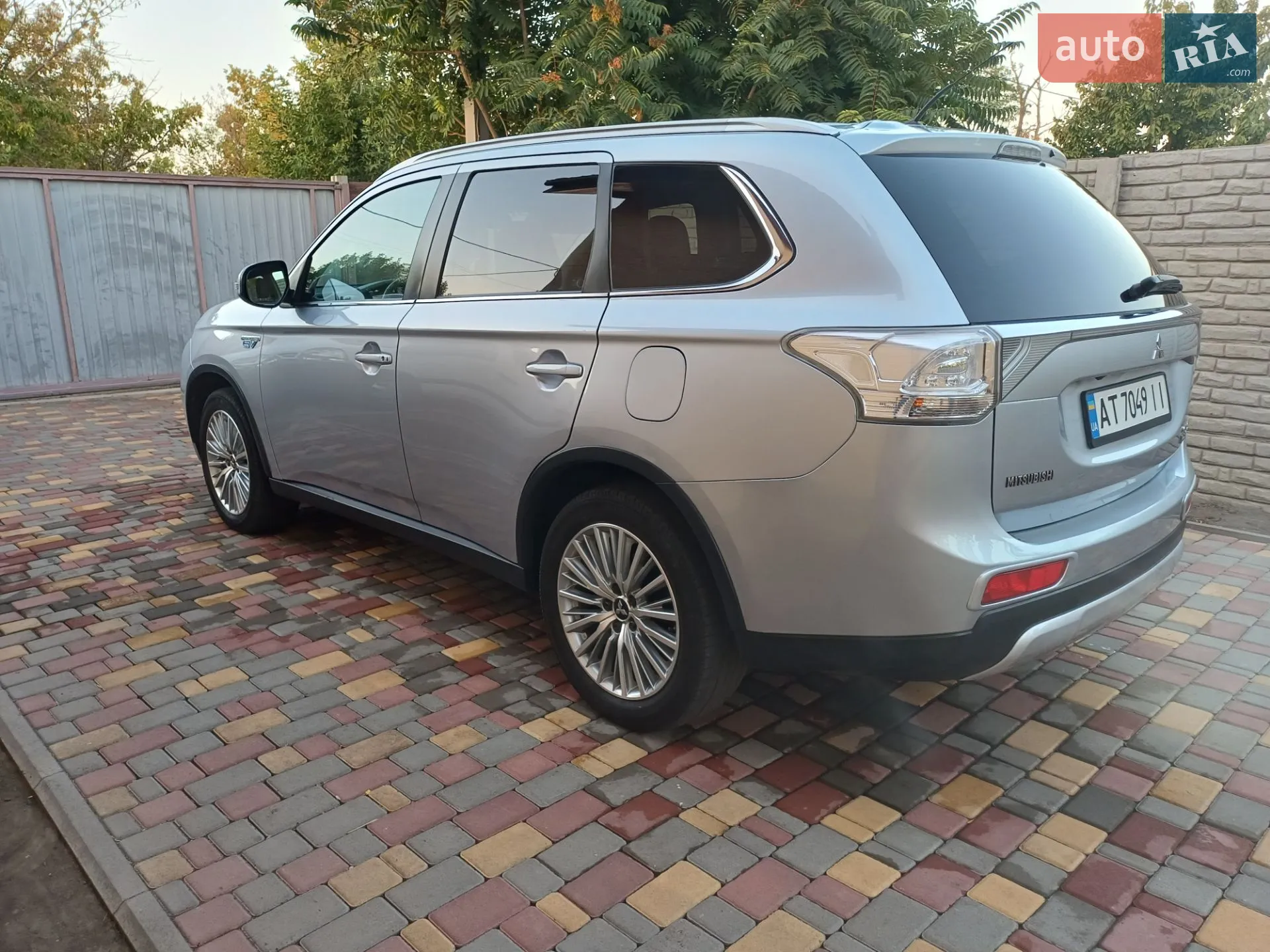 2015 Mitsubishi Outlander - фото 1