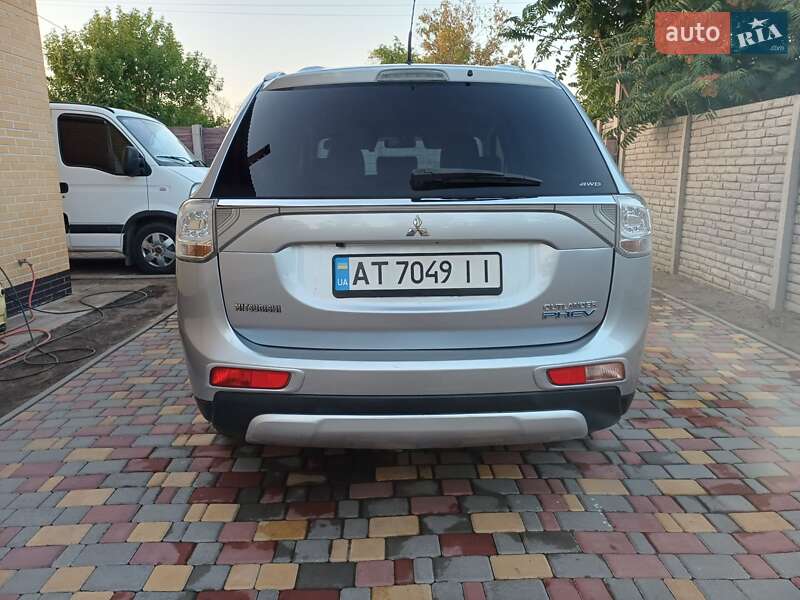 Внедорожник / Кроссовер Mitsubishi Outlander 2015 в Черноморске