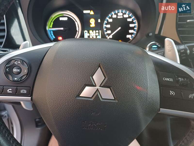 Внедорожник / Кроссовер Mitsubishi Outlander 2015 в Черноморске