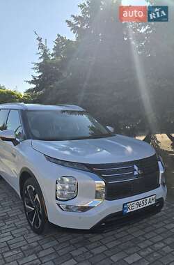 Внедорожник / Кроссовер Mitsubishi Outlander 2023 в 